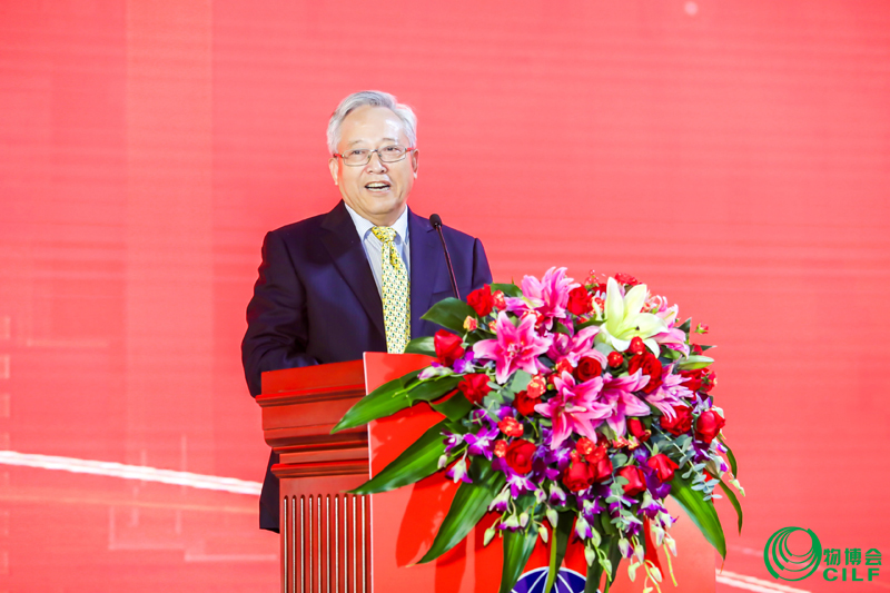 深圳原市委常委、副市長張思平發(fā)表領(lǐng)導(dǎo)致辭。.jpg